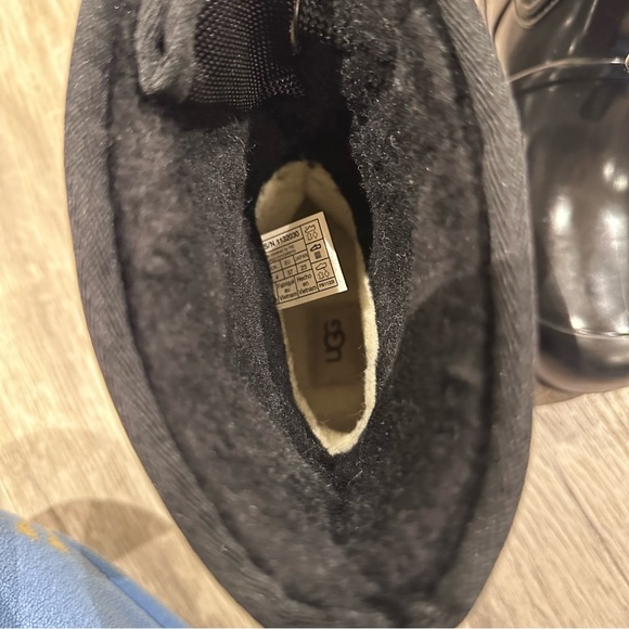 UGG Raincloud lace black boots size 6 NWT - Picture 6 of 10